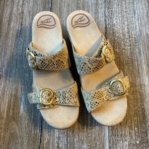 Dansko Sophie Sandals Womens Size 8.5-9 EU 39 Tan Snake Print Slide Heels Buckle
